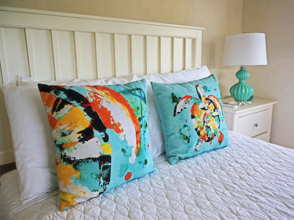 Three Bedroom Condo - Guestroom