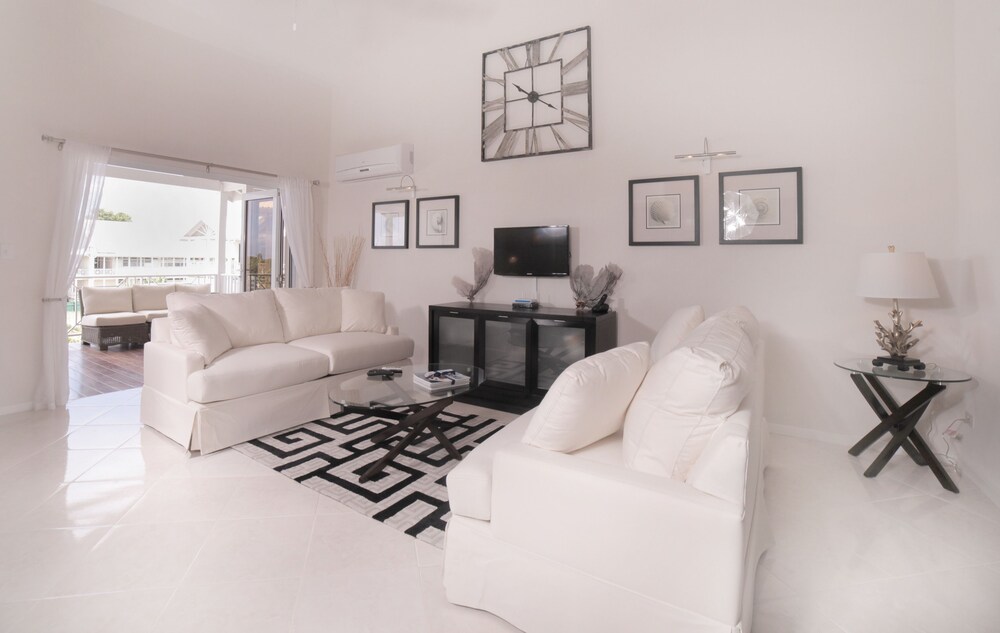 Family Suite, 4 Bedrooms - Living Area