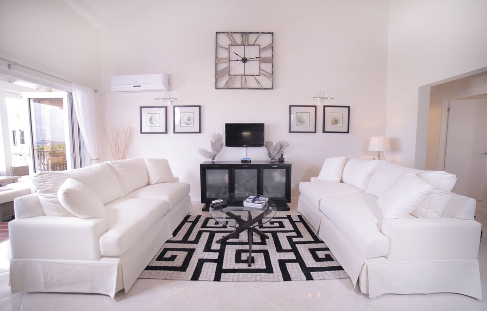 Family Suite, 4 Bedrooms - Living Area