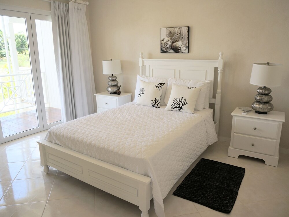 Three Bedroom Condo - Guestroom