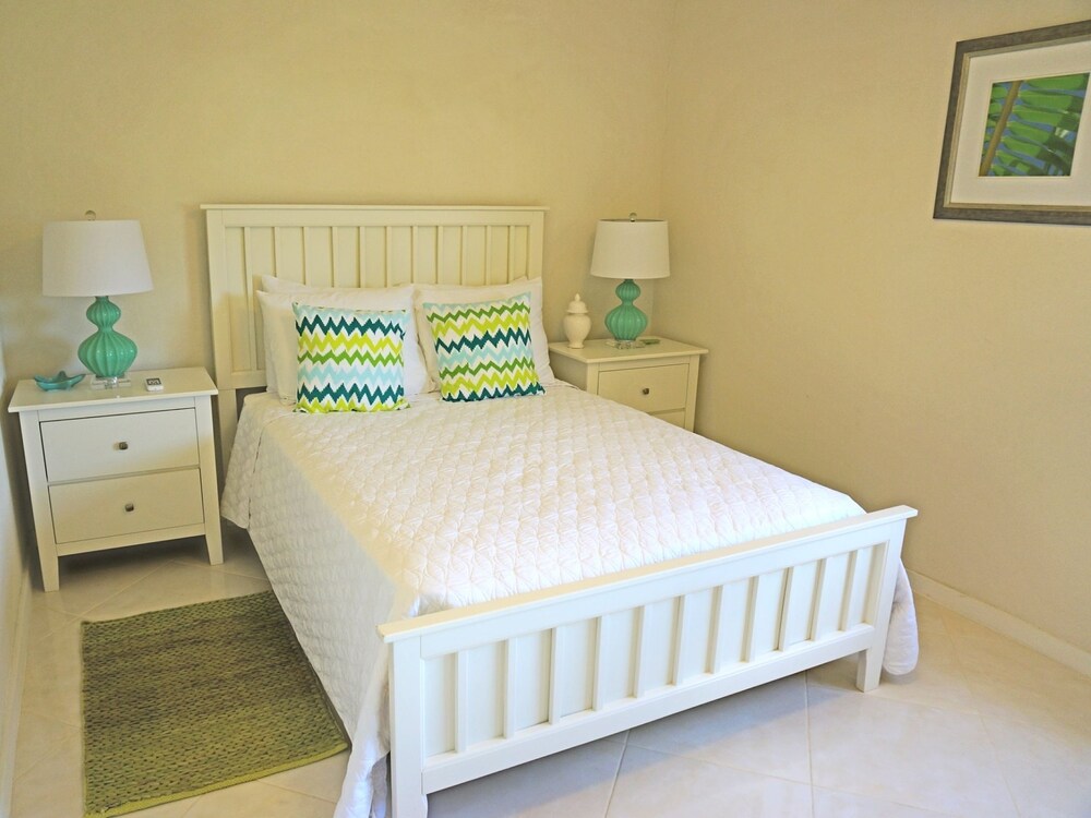 Three Bedroom Condo - Guestroom