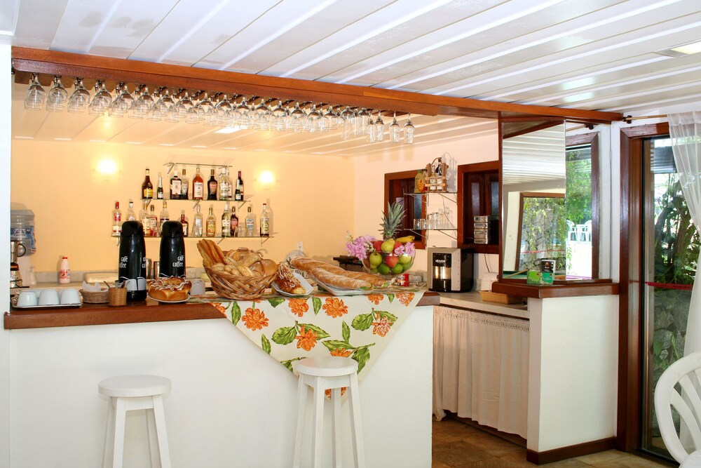 Hotel Bar