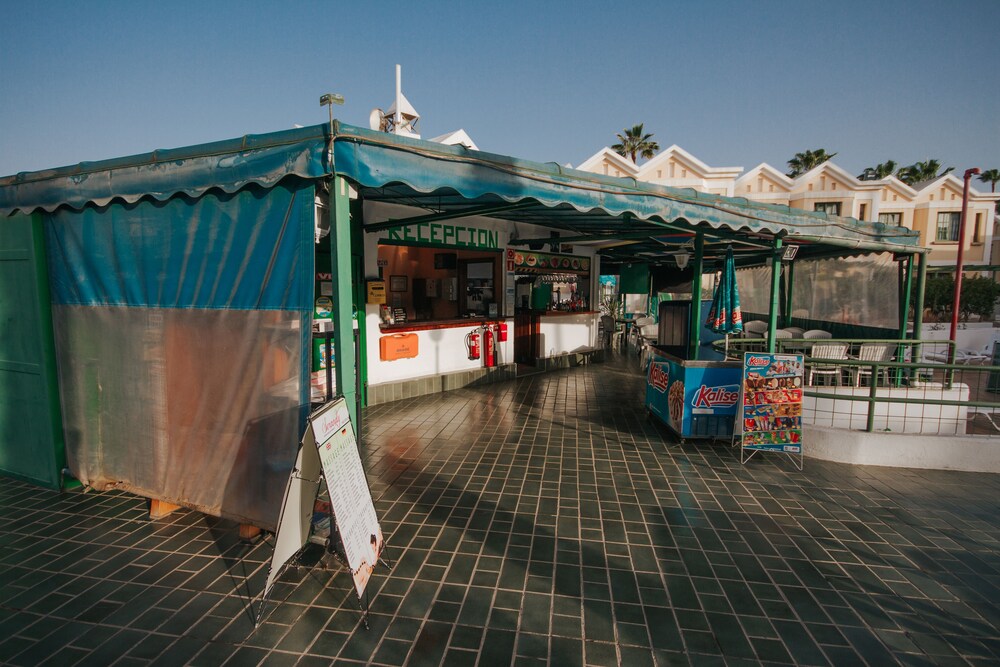 Poolside Bar