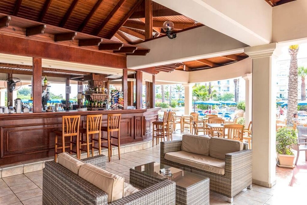 Poolside Bar
