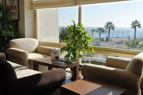 The Corner Park Hotel