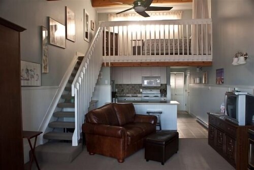 Upper Beach Front - Living Room