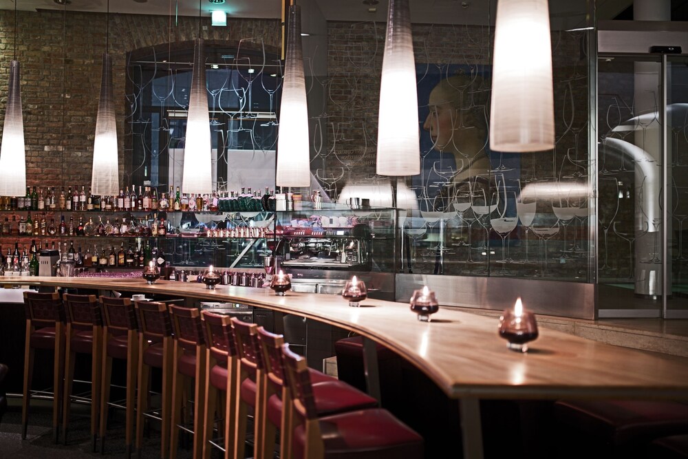 Hotel Bar