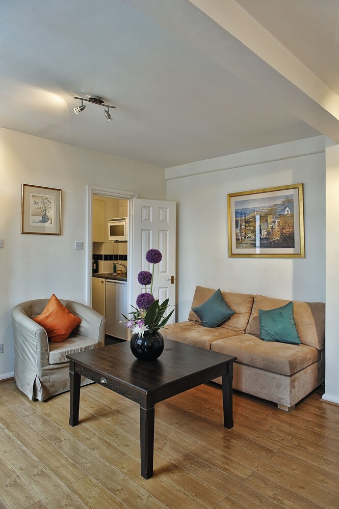 1 Bedroom Apartment (1 double bed and 1 sofa bed) - Guestroom