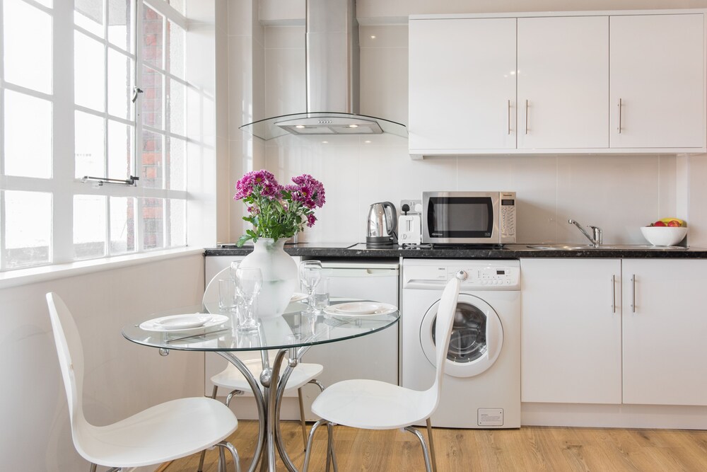 2 Bedroom Apartment (1 double bed,1 single bed, and 1 sofa bed) - Guestroom