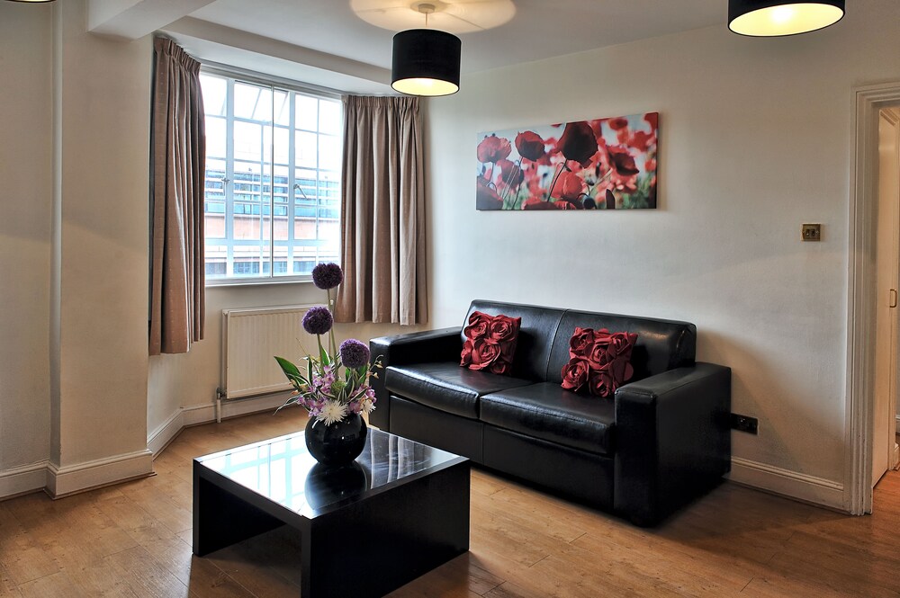 2 Bedroom Apartment (1 double bed,1 single bed, and 1 sofa bed) - Guestroom