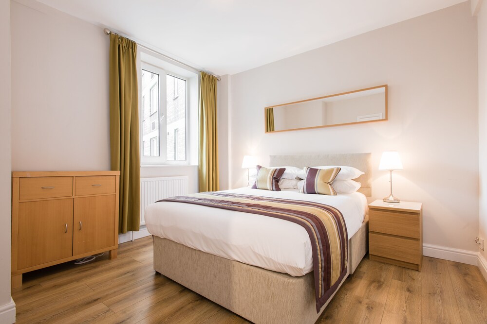 2 Bedroom Apartment (1 double bed,1 single bed, and 1 sofa bed) - Guestroom