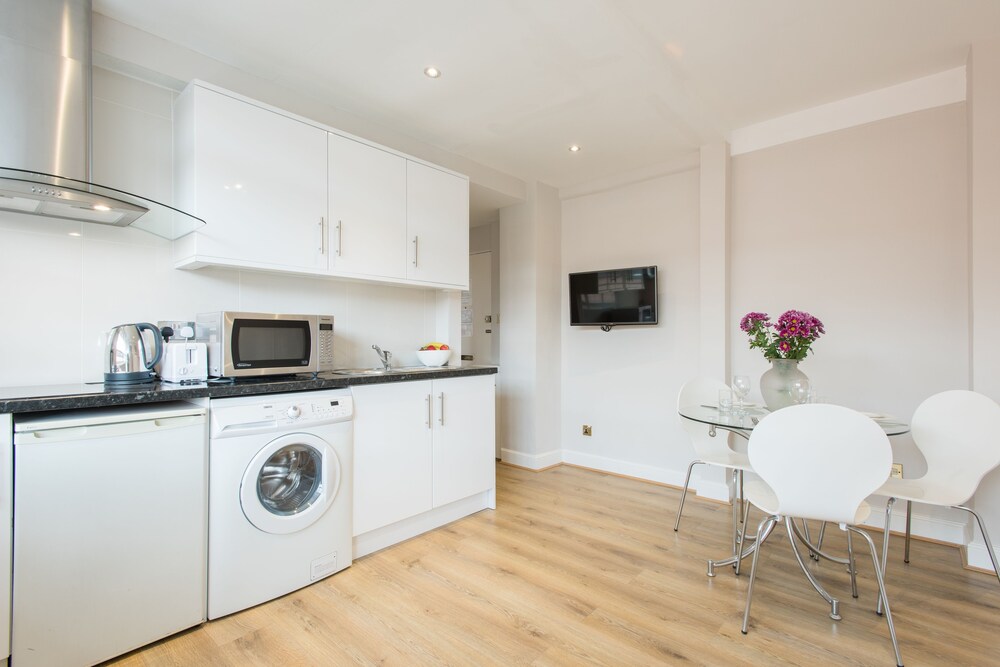 1 Bedroom Apartment (1 double bed and 1 sofa bed) - Guestroom