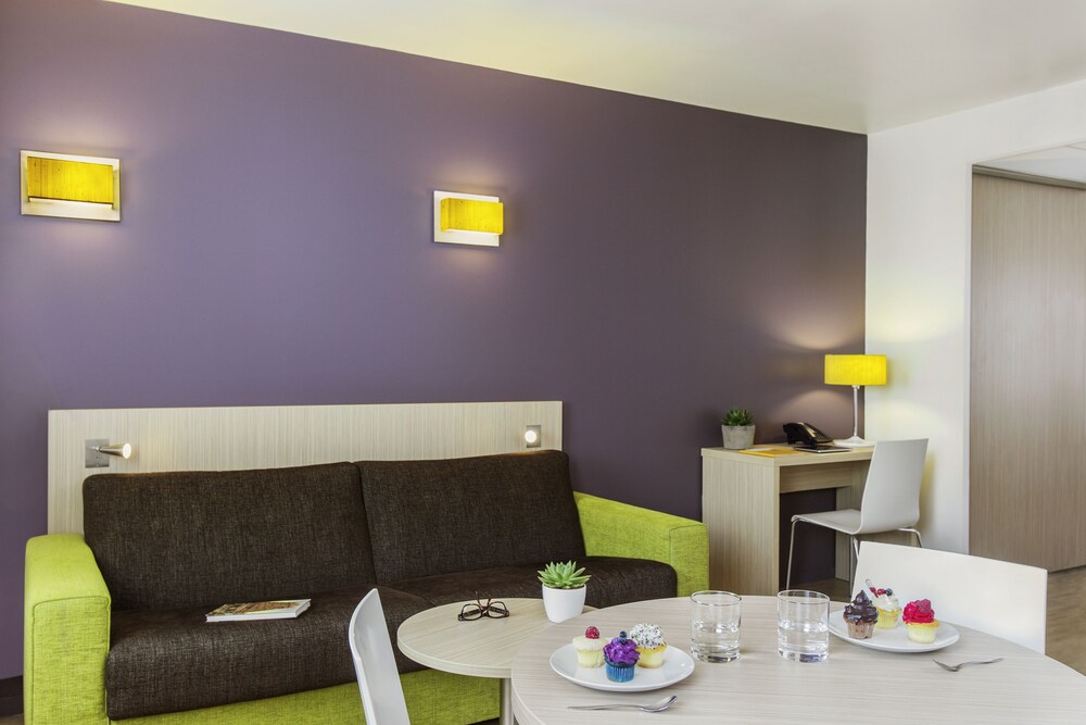 Living area, Aparthotel Adagio access Paris Clichy