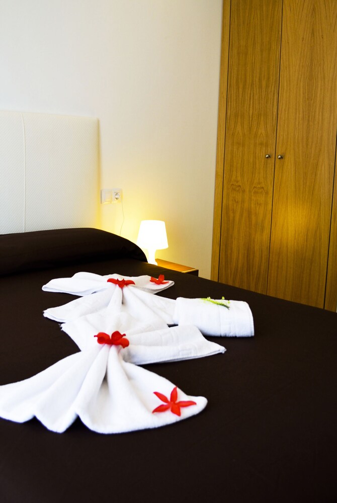 Family Apartment, 3 Bedrooms - Guestroom