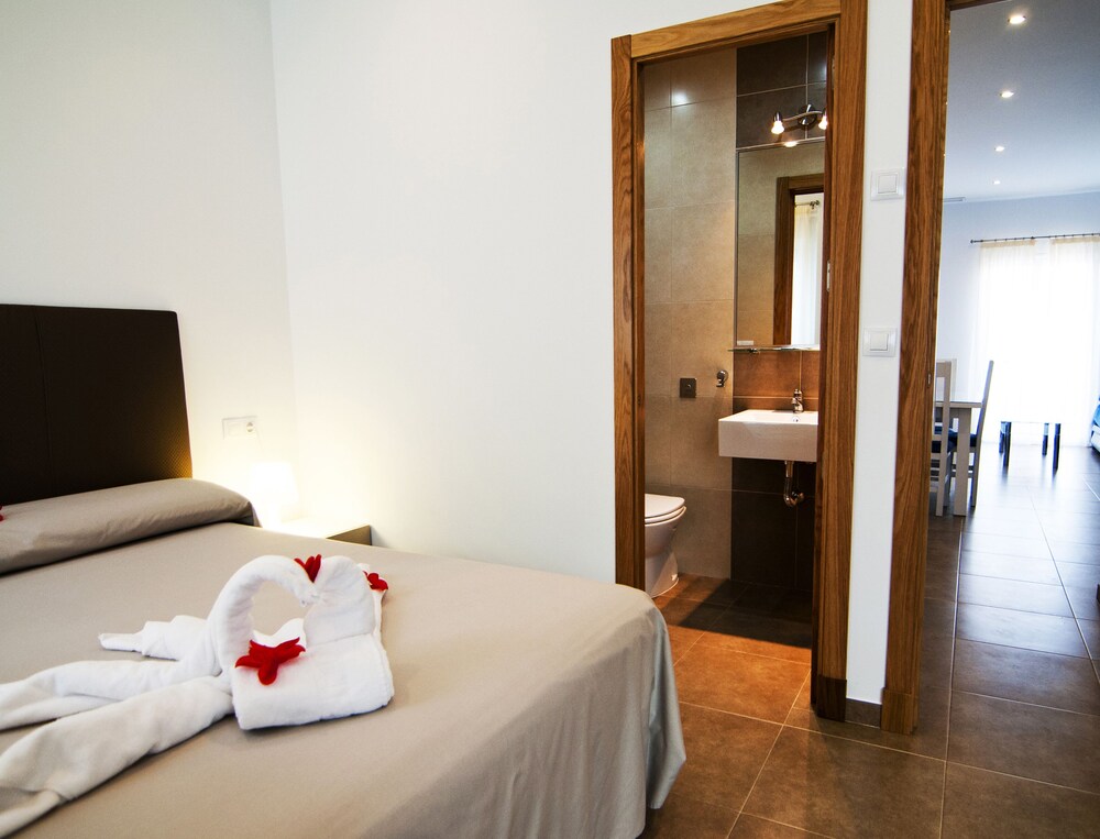 Apartment, 3 Bedrooms - Guestroom