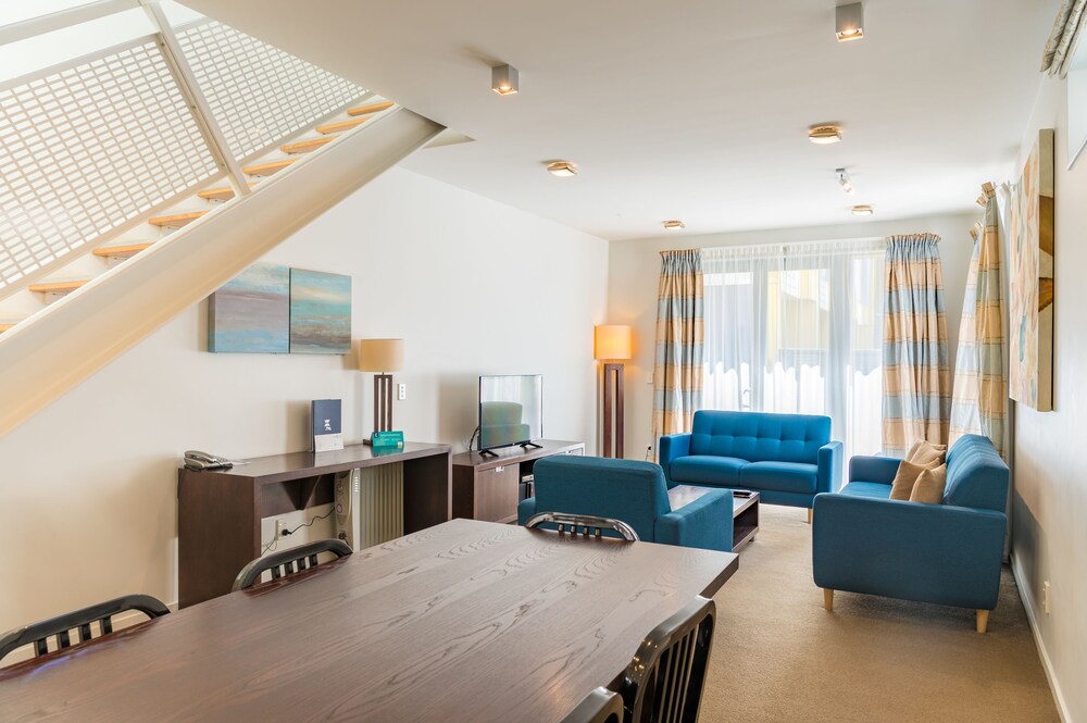 Executive Townhouse, 2 Bedrooms - In-Room Dining