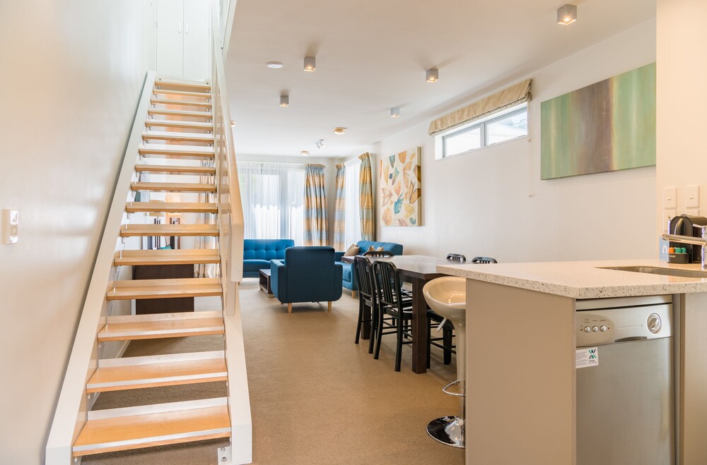 Executive Townhouse, 4 Bedrooms - Living Area