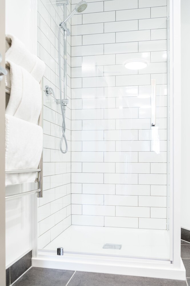 Suite, 1 Bedroom (North) - Bathroom