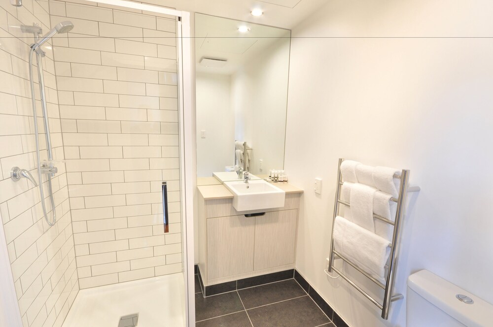 Suite, 1 Bedroom (North) - Bathroom