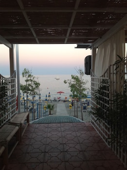 Erasippe Residence