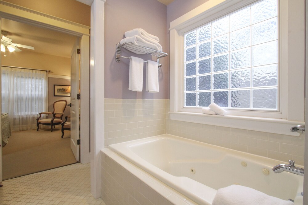 Jetted Tub