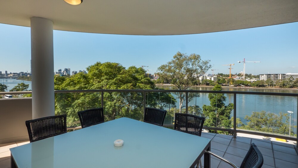 2 Bedroom Executive Apartment - Guestroom