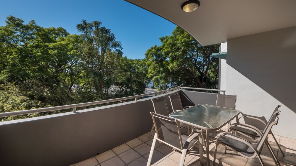 2 Bedroom Apartment with Study - Balcony