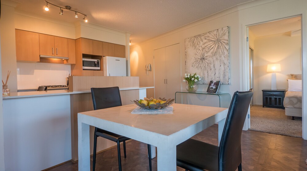 2 Bedroom Executive Apartment - Guestroom