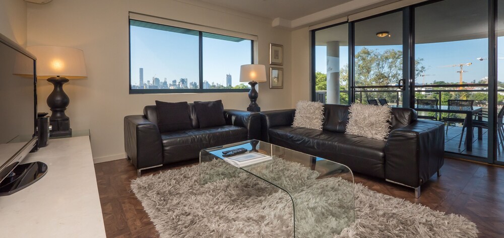 2 Bedroom Executive Apartment - Guestroom