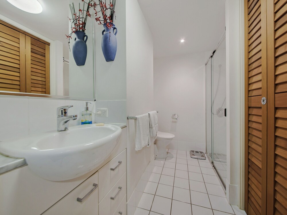 2 Bedroom Apartment - Bathroom