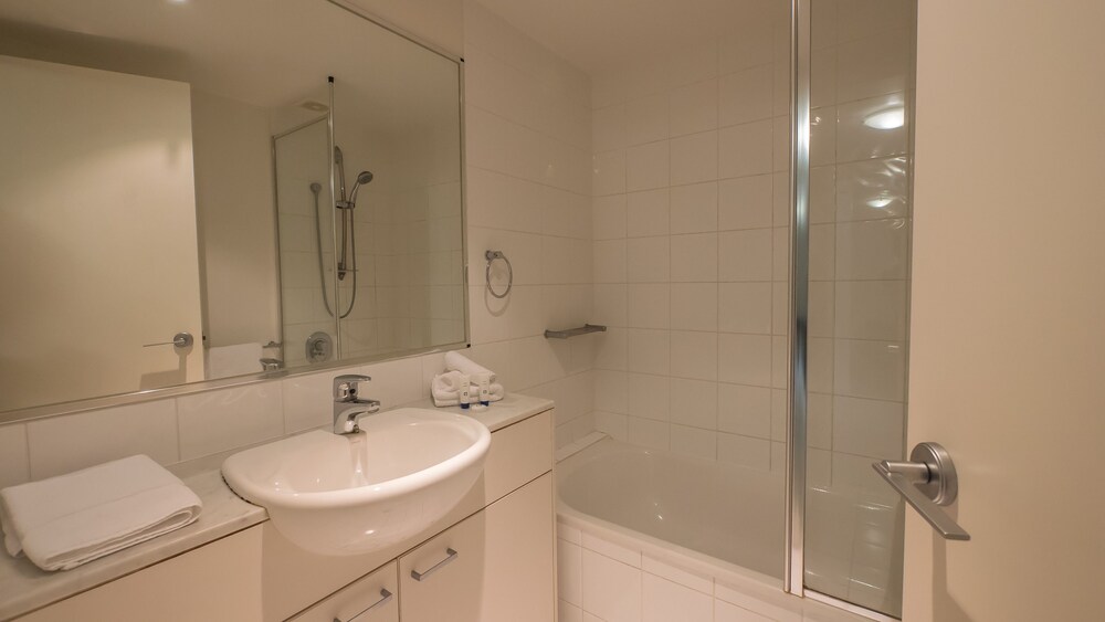 1 Bedroom Apartment - Bathroom