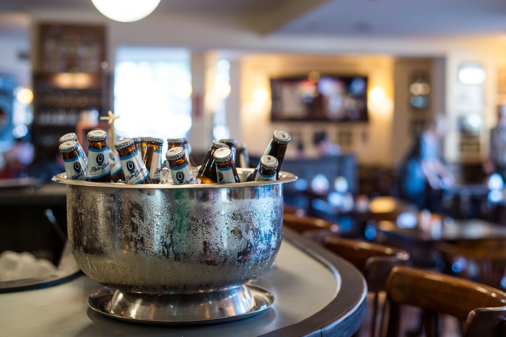Hotel Bar