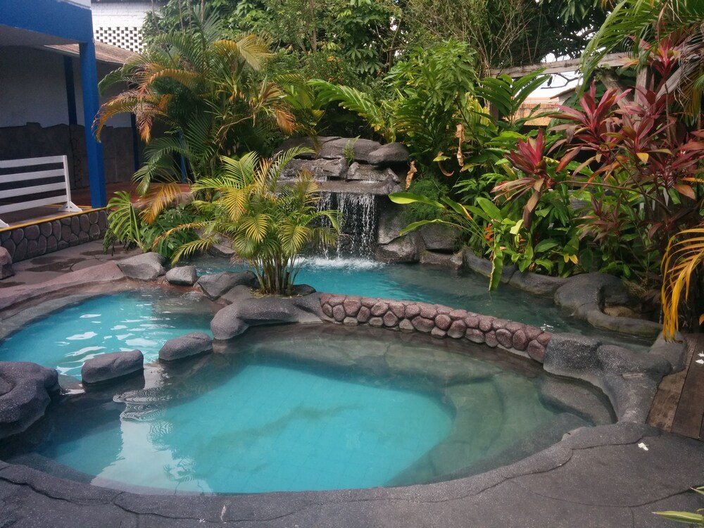 Piscina com cascata