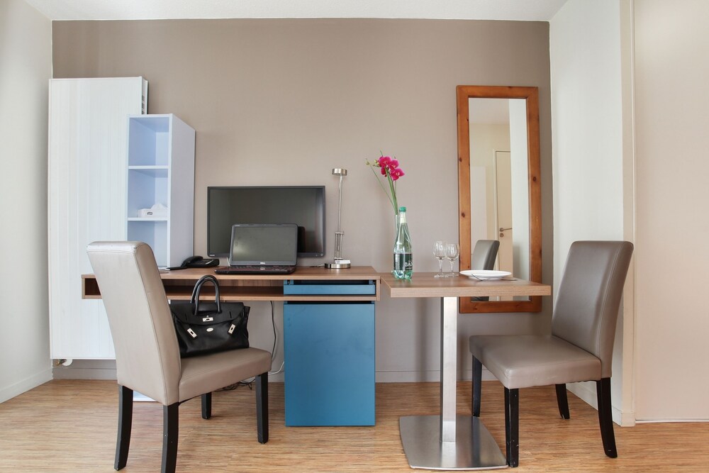 Studio - In-Room Dining