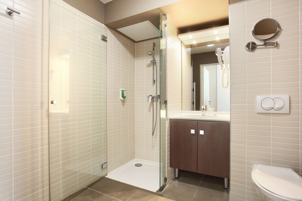 Studio - Bathroom