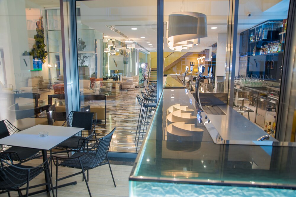 Hotel Bar