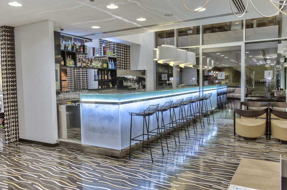 Hotel Bar