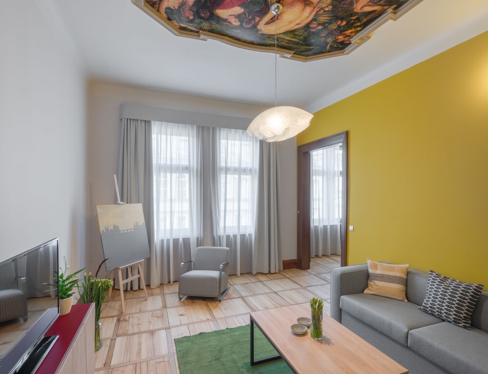 Two Bedroom Apartment with Balcony - Guestroom