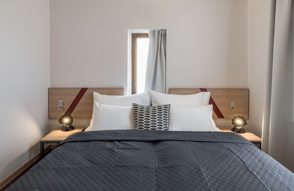 Two Bedroom Apartment with Balcony - Guestroom