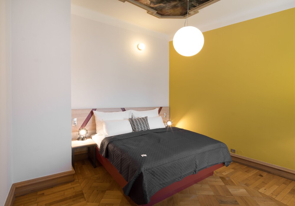Two Bedroom Apartment with Balcony - Guestroom