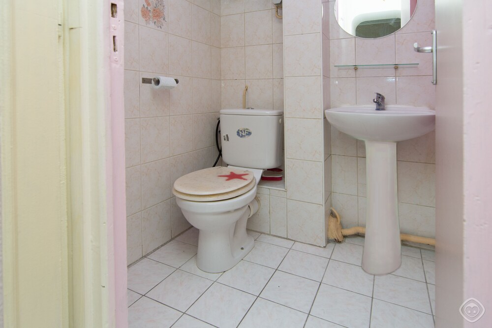 Standard Studio, City View - Bathroom