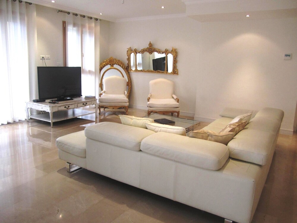 Exclusive Apartment, 3 Bedrooms - Living Area