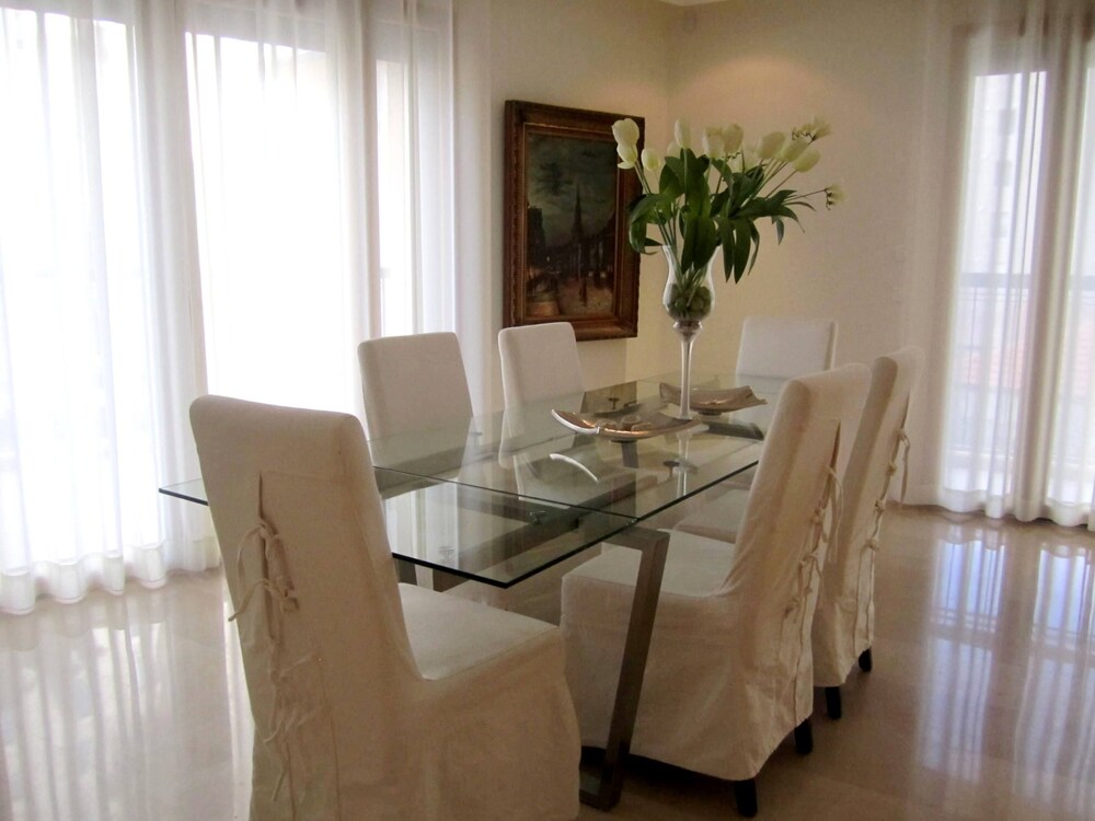 Exclusive Apartment, 3 Bedrooms - In-Room Dining
