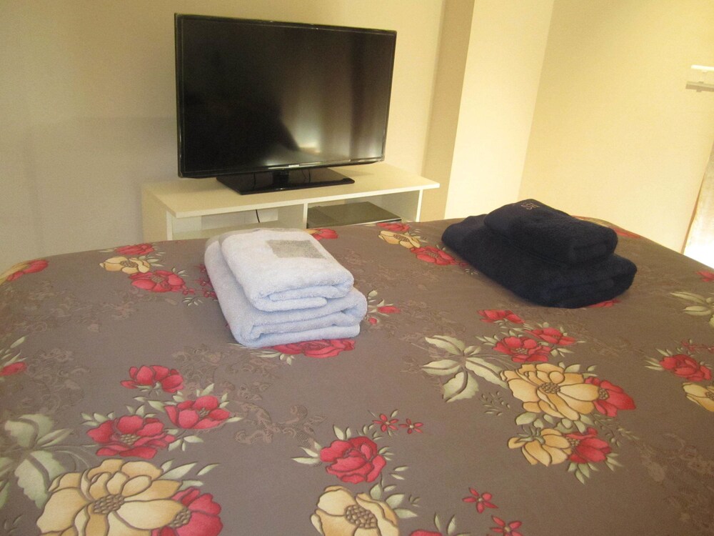 Deluxe Apartment, 2 Bedrooms - Guestroom