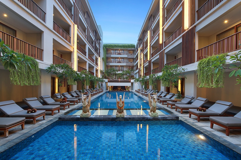 Kolam Luar