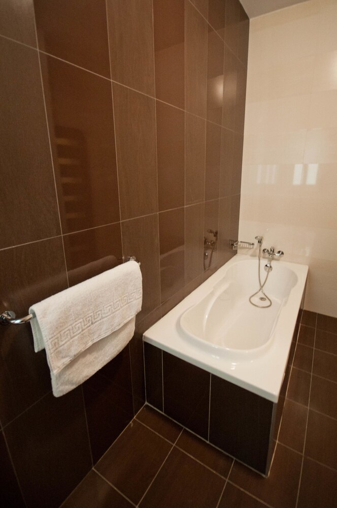 Apartment, 2 Bedrooms - Bathroom