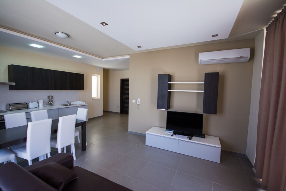 Apartment, 2 Bedrooms - Guestroom