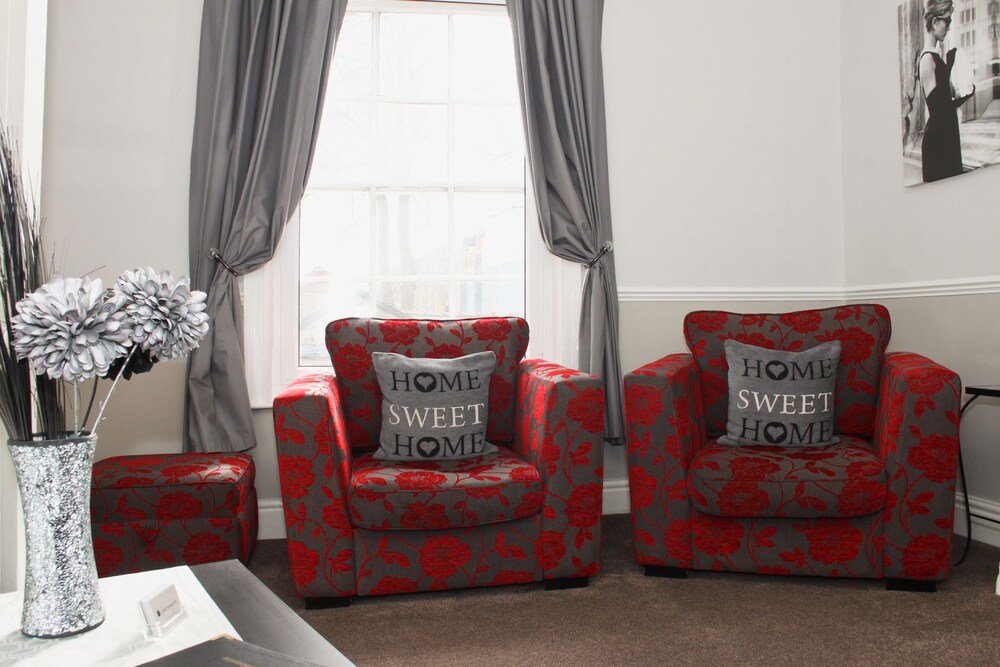 Superior Apartment, 2 Bedrooms - Living Room