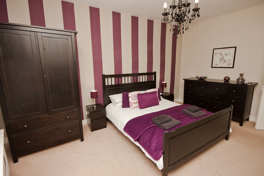 Standard Apartment, 1 King Bed - Guestroom