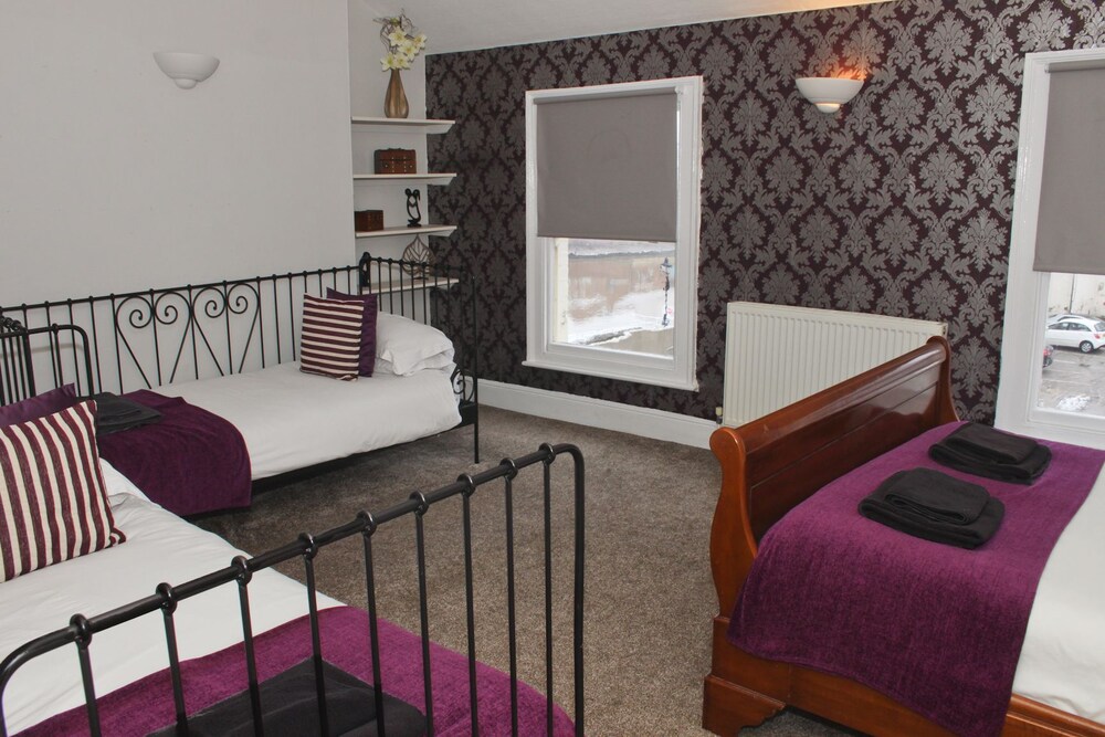 Luxury Townhome, 5 Bedrooms - Guestroom